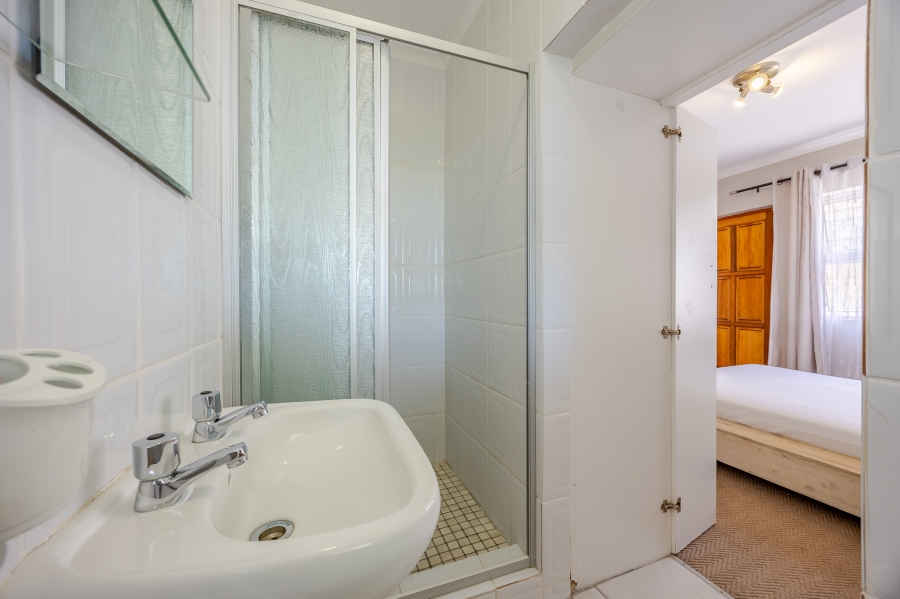 6 Bedroom Property for Sale in Vergesig Western Cape